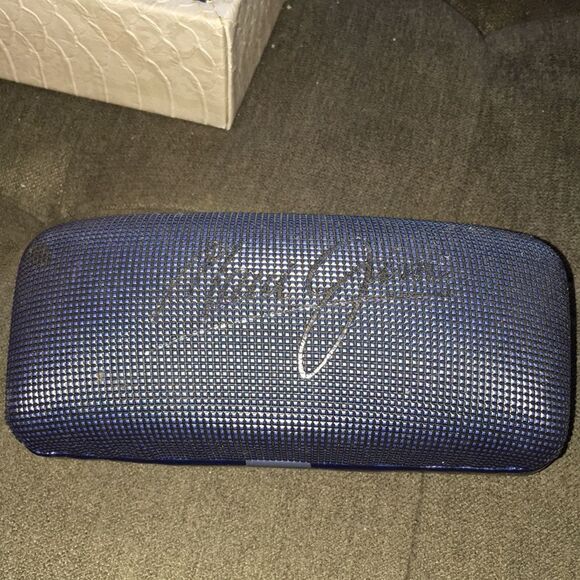 Blue Maui Jim Parrot textured sunglasses eyeglass clamshell with marks case - Picture 1 of 3
